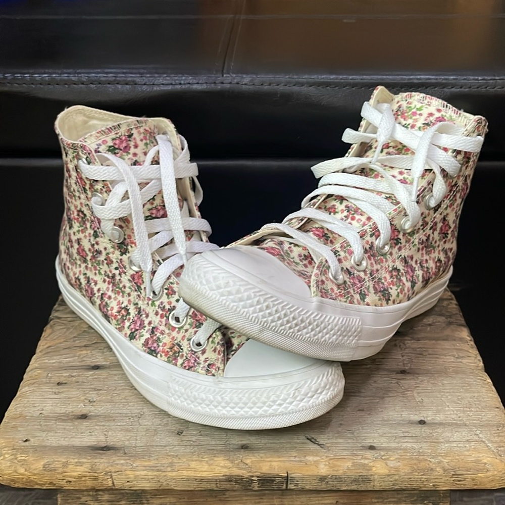Women’s size 7 Flowered Chuck Taylor Converse